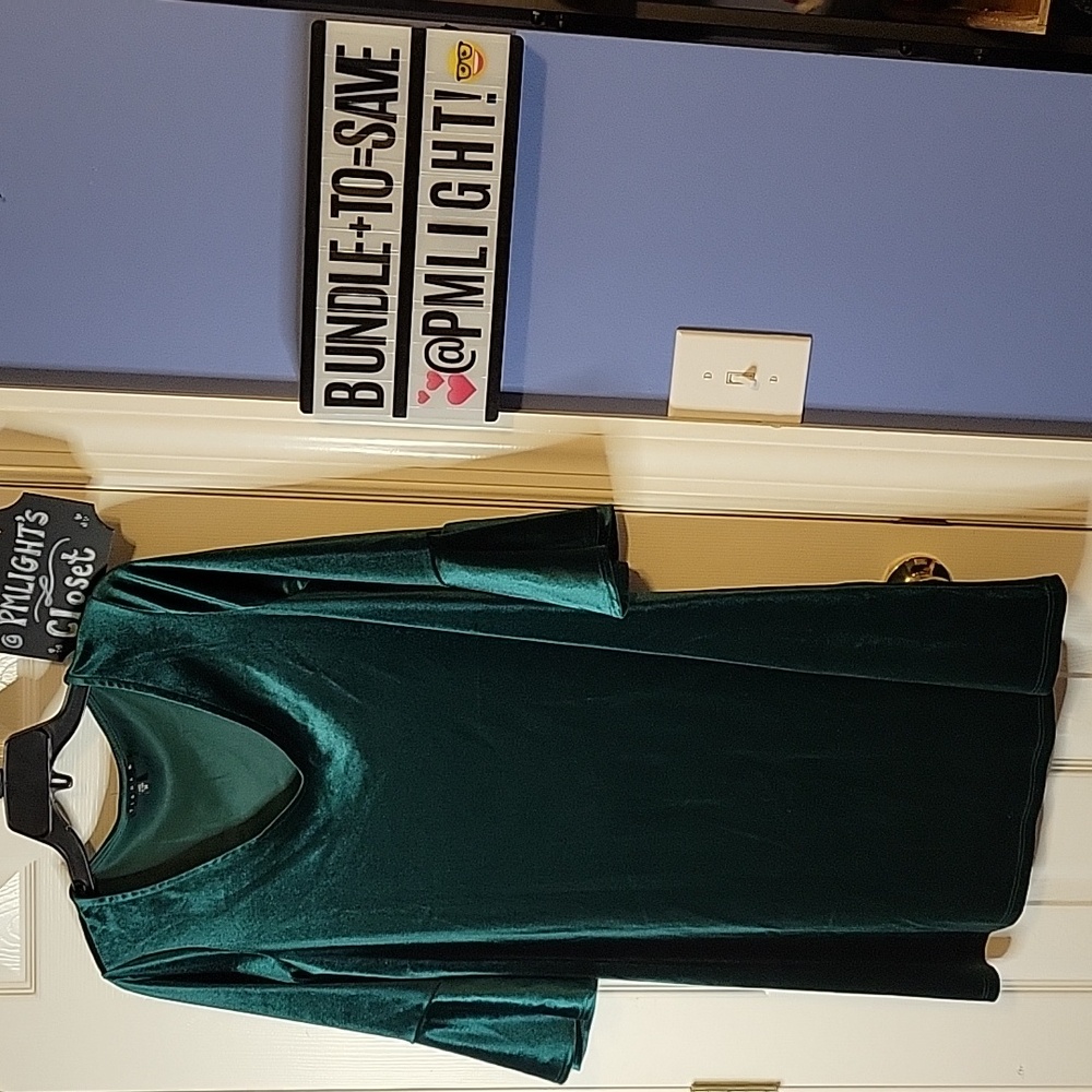 Tiana B. Green Velvet Dress Medium Bell Sleeves Christmas